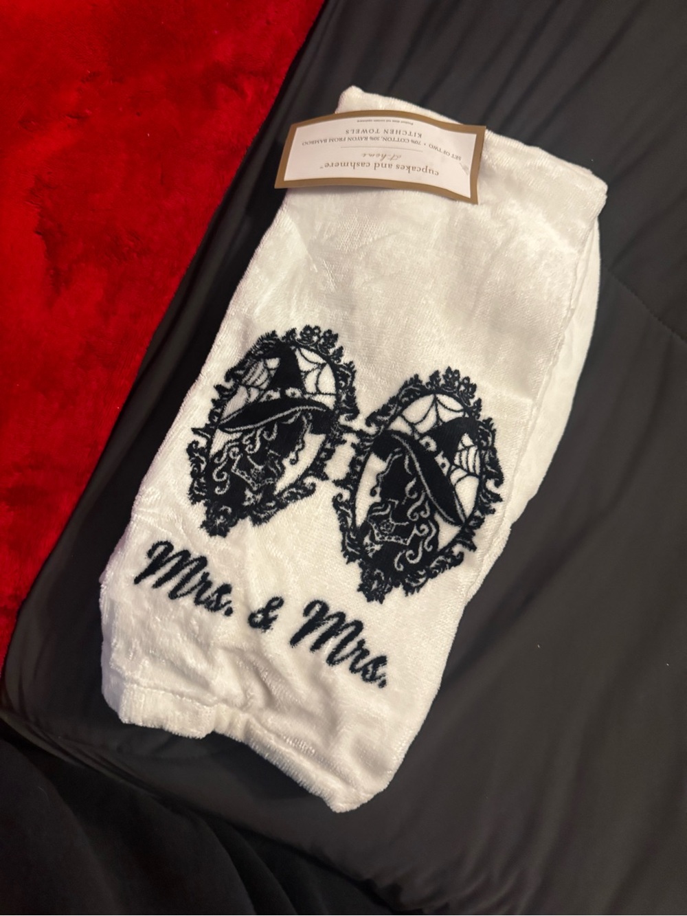 VIRAL NWT Mrs. & Mrs. Halloween Towel 2 pack